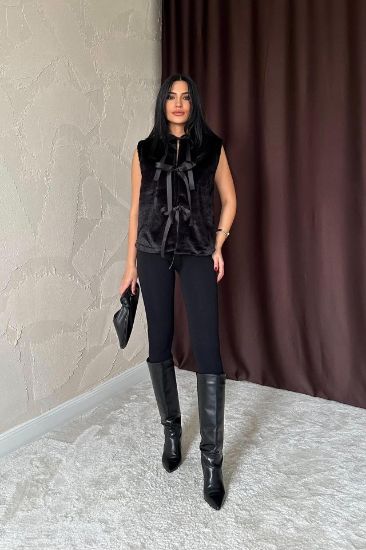 Siyah Fiyonklu Peluş Yelek resmi